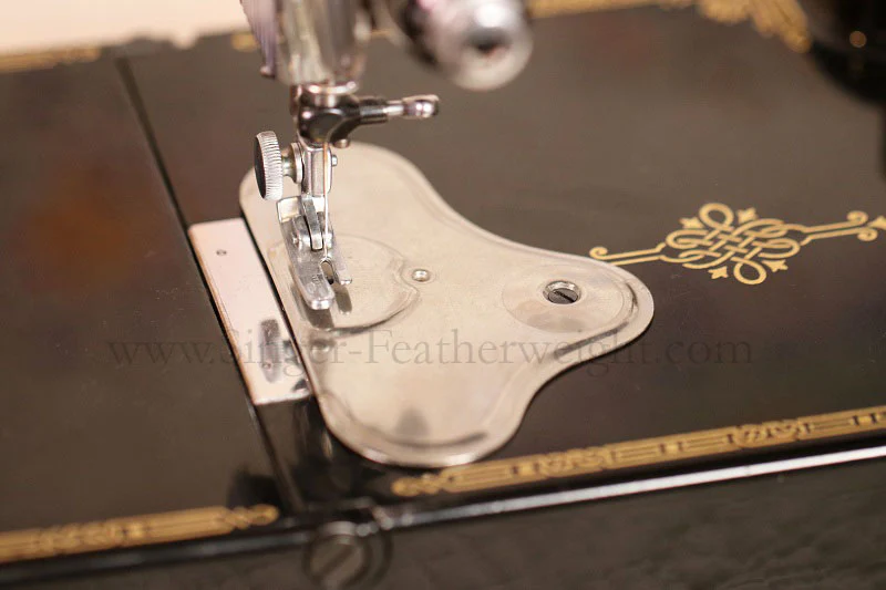 Amoeba Feed Cover Plate, Singer (Vintage Original) - Image 4