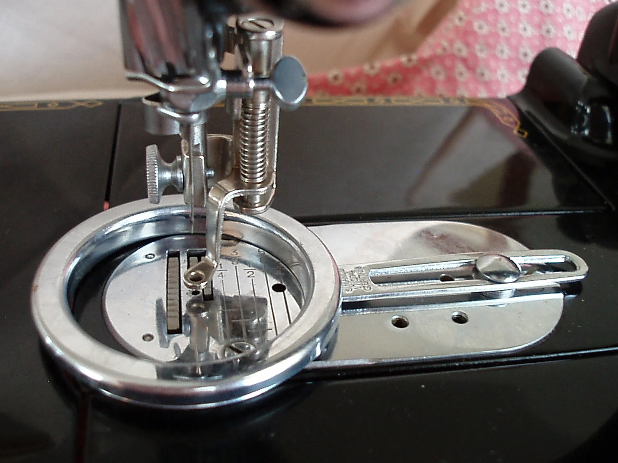 Singer Featherweight 222K Embroidery & Darning Foot (Vintage Original) - Image 8