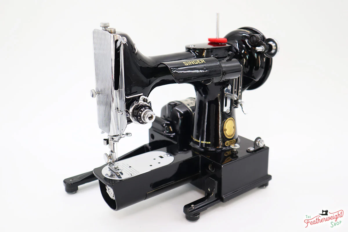 Singer Featherweight 222K Sewing Machine EJ910*** - Image 2