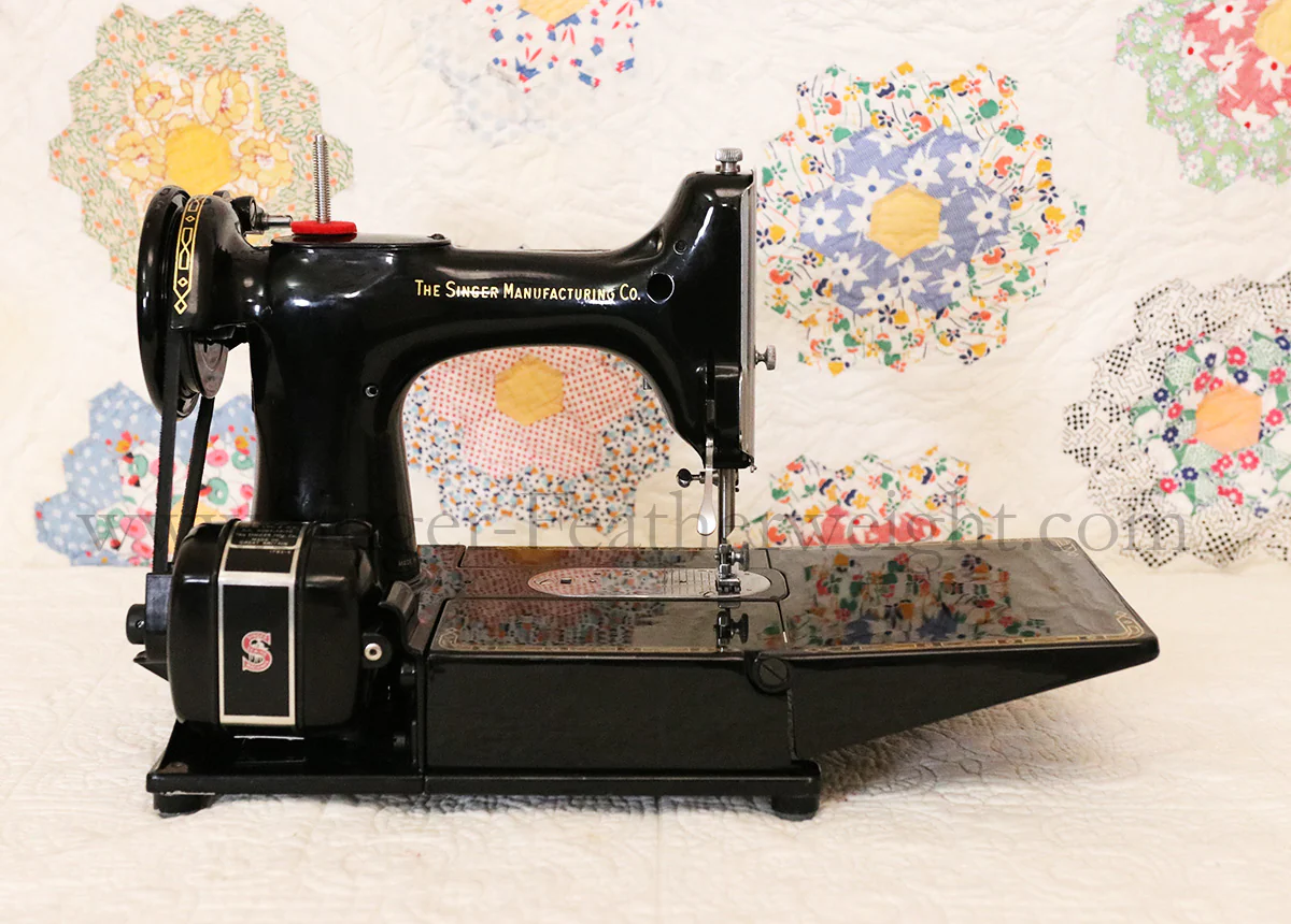 Singer Featherweight 222K Sewing Machine, RED "S" ER0230** - Image 7