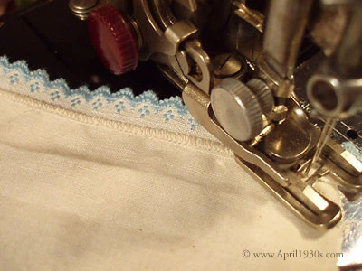 Zigzag Attachment, 5 Disk Swiss Zigzagger & Walking Foot (Vintage Original) - Image 18