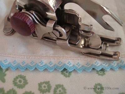 Zigzag Attachment, 5 Disk Swiss Zigzagger & Walking Foot (Vintage Original) - Image 20