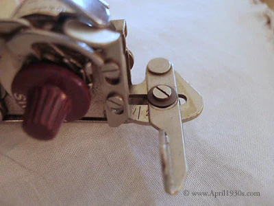 Zigzag Attachment, 5 Disk Swiss Zigzagger & Walking Foot (Vintage Original) - Image 25