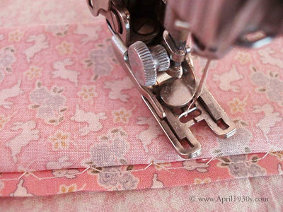 Zigzag Attachment, 5 Disk Swiss Zigzagger & Walking Foot (Vintage Original) - Image 26
