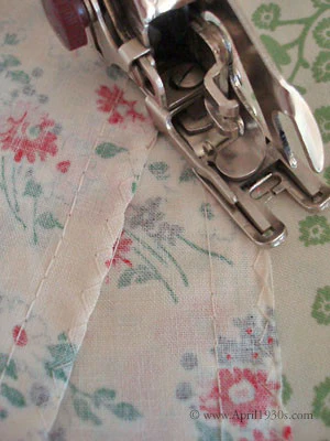 Zigzag Attachment, 5 Disk Swiss Zigzagger & Walking Foot (Vintage Original) - Image 31