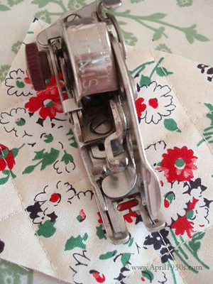 Zigzag Attachment, 5 Disk Swiss Zigzagger & Walking Foot (Vintage Original) - Image 32