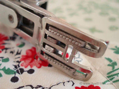 Zigzag Attachment, 5 Disk Swiss Zigzagger & Walking Foot (Vintage Original) - Image 34