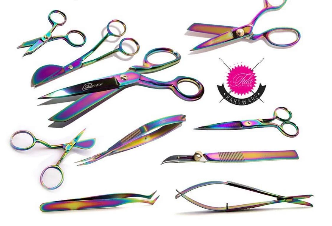 Tula Pink Hardware EZ Stitch Snip With Hook Blade - 4.5  Inch - Image 3