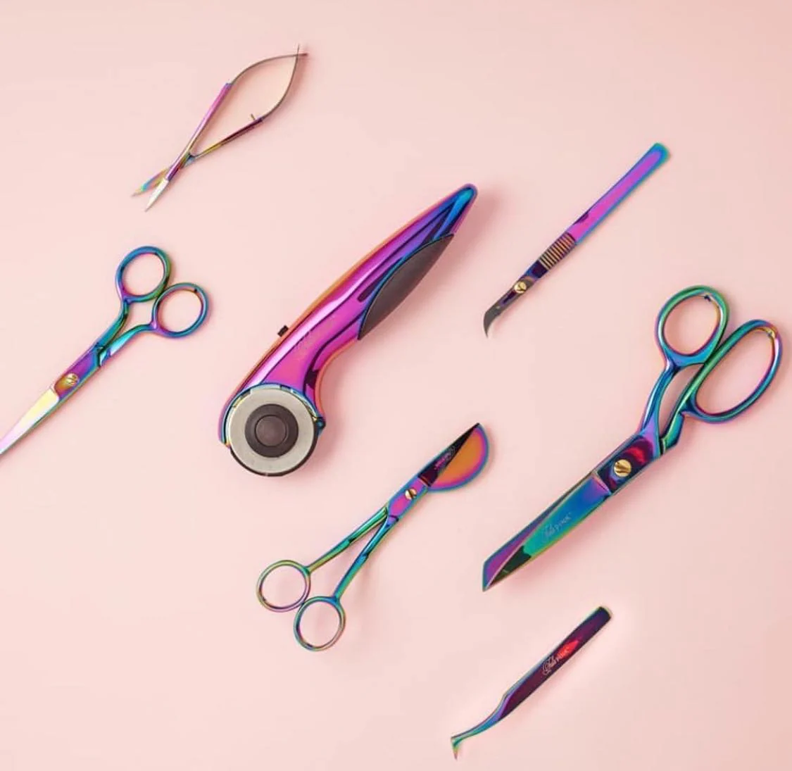 Tula Pink Hardware EZ Stitch Snip With Hook Blade - 4.5  Inch - Image 4